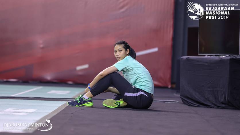 Putri Larasati mengalami cedera lutut kiri saat sesi latihan.