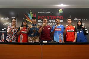 Sesi foto bersama para narasumber jumpa pers Polytron Walikota Cup Solo 2023 (Djarum Badminton)