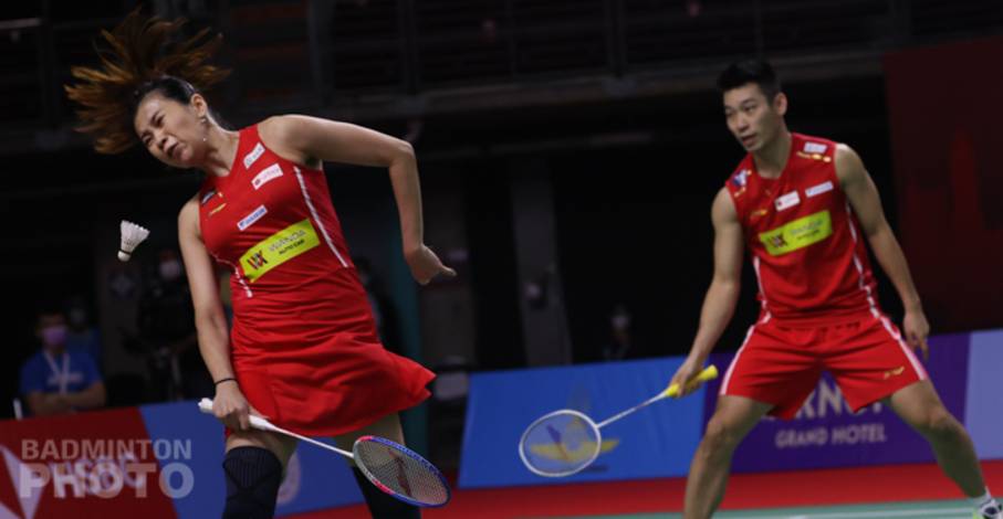 Chan Peng Soon/Goh Liu Ying (Malaysia) menghindari serangan lawan. (Copyright: Badmintonphoto | Courtesy of BWF)