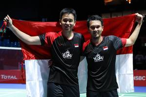 Hendra Setiawan/Mohammad Ahsan (Indonesia) saat menyabet gelar Juara Dunia 2019 lalu.