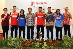 Sesi foto bersama seusai jumpa pers Polytron Superliga Junior 2023 pada Minggu (7/5) di Magelang, Jawa Tengah (Djarum Badminton)