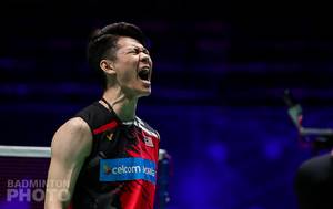 Selebrasi kemenangan Lee Zii Jia (Malaysia) usai mengalahkan pemain nomor satu dunia, Kento Momota dari Jepang. (Copyright: Badmintonphoto | Courtesy of BWF)