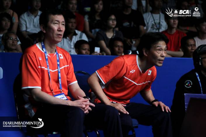 Kepala Pelatih tim nasional Jepang, Park Joo Bong (kiri).