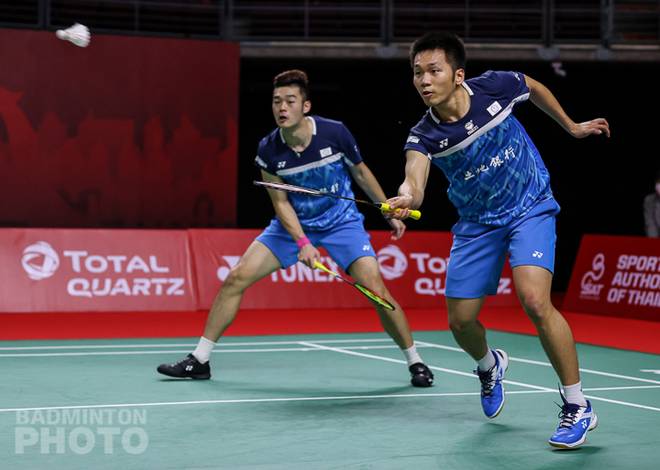 Lee Yang/Wang Chi Lin (Taiwan) menghadang serangan. (Copyright: Badmintonphoto | Courtesy of BWF)