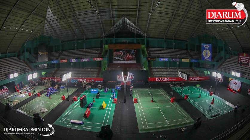 Suasana persiapan Djarum Sirkuit Nasional Li-ning Sulawei Utara Open 2019 di GOR Arie Lasut, Manado.