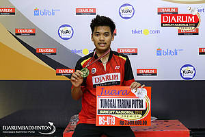 Syabda Perkasa Belawa (PB Djarum Kudus) berhasil mempertahankan gelar juara tunggal taruna putra.