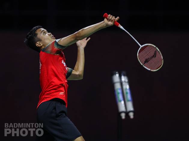 Anthony Sinisuka Ginting (Indonesia) melepaskan serangan. (Copyright: Badmintonphoto | Courtesy of BWF)