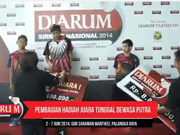 Pembagian Hadiah Djarum Sirkuit Nasional Kalimantan Tengah Open 2014