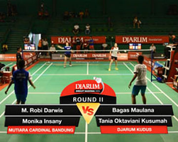 Bagas M/Tania O (Djarum Kudus) VS M. Robi Darwis/Monika Insany (Mutiara Cardinal Bandung)