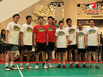 Para Legenda Badminton di Celebrity Smash 2012