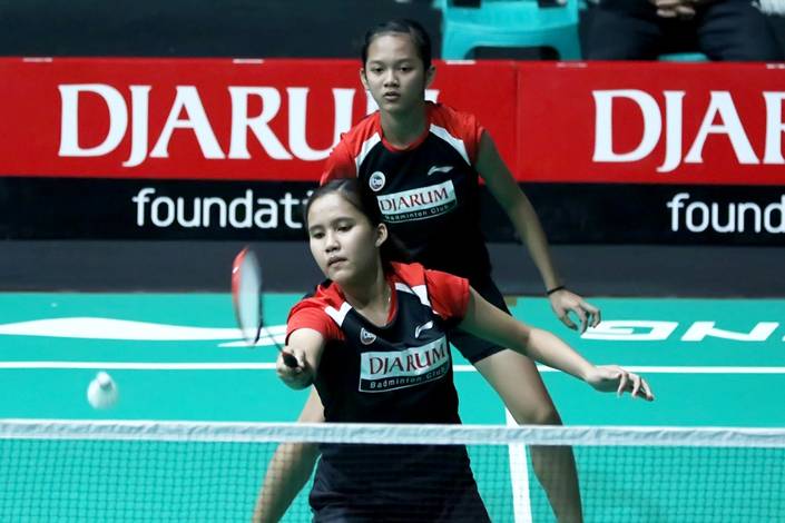 Bilqis Pratista/Silvia Pramesti (PB Djarum Kudus) mengembalikan shuttlecock. Bilqis Pratista/Silvia Pramesti (PB Djarum Kudus) mengembalikan shuttlecock.