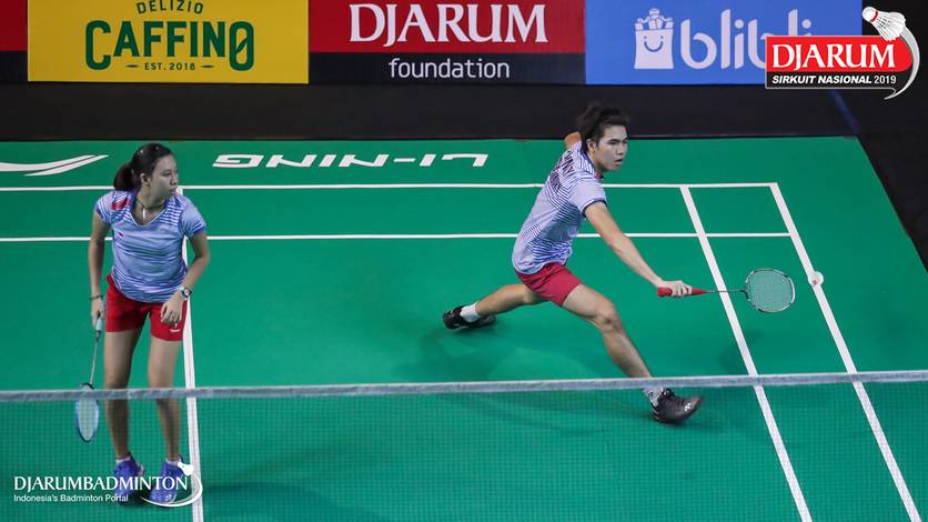 Alweyn Jantje Putra Mainaky/Maria Natalia Kartika Mainaky (PB Putra Mainaky) menyambut pengembalian. Alweyn Jantje Putra Mainaky/Maria Natalia Kartika Mainaky (PB Putra Mainaky) menyambut pengembalian.