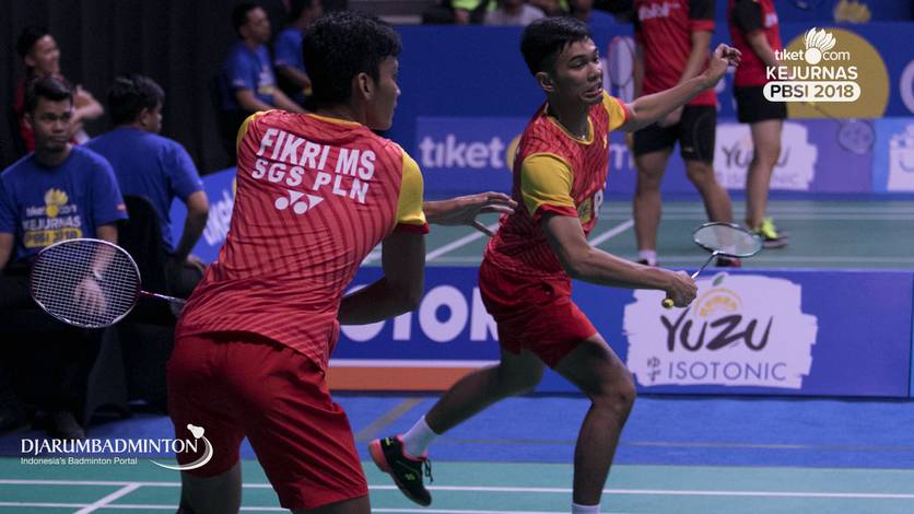 Fajar Alfian/Muhammad Shohibu Fikri menghadang serangan. Fajar Alfian/Muhammad Shohibu Fikri menghadang serangan.