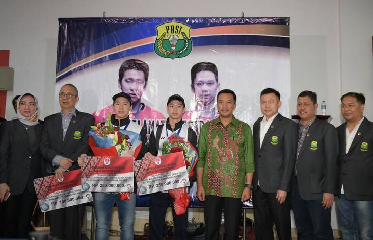 Kevin/Marcus bersama Menpora Imam Nahrawi dan Pengurus PP PBSI Kevin/Marcus bersama Menpora Imam Nahrawi dan Pengurus PP PBSI