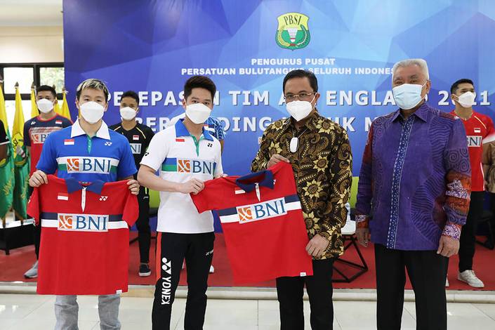 Ganda putra nomor satu dunia, Kevin Sanjaya Sukamuljo/Marcus Fernaldi Gideon (kiri) bersama Ketua Umum PP PBSI, Agung Firman Sampurna. (Foto: PP PBSI) Ganda putra nomor satu dunia, Kevin Sanjaya Sukamuljo/Marcus Fernaldi Gideon (kiri) bersama Ketua Umum PP PBSI, Agung Firman Sampurna. (Foto: PP PBSI)