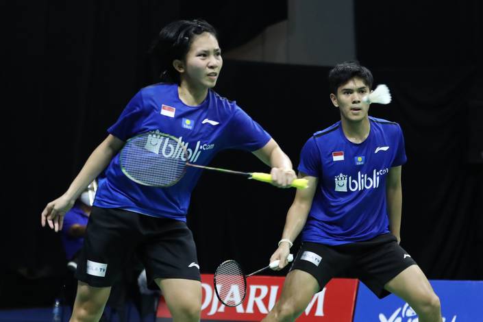 Adnan Maulana/Mychelle Crhystine Bandaso bersiap menghadang serangan. Adnan Maulana/Mychelle Crhystine Bandaso bersiap menghadang serangan.
