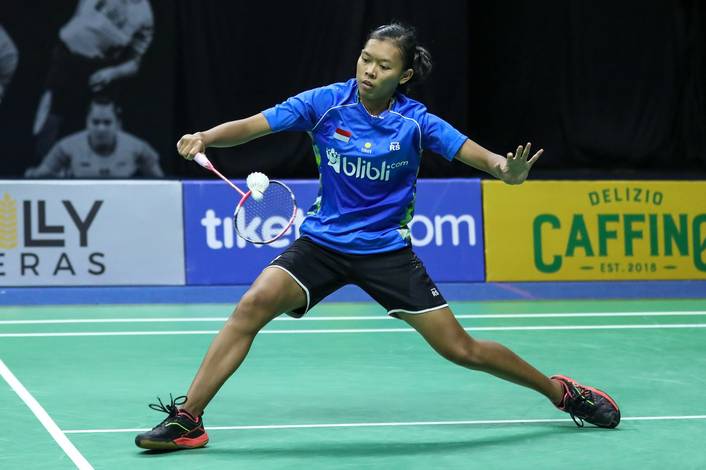Saifi Rizka Nur Hidayah mengembalikan shuttlecock. Saifi Rizka Nur Hidayah mengembalikan shuttlecock.
