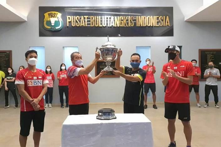 Trofi Piala Thomas tiba di Indonesia dengan terlebih dulu masuk di Pelatnas PBSI (Humas PP PBSI) Trofi Piala Thomas tiba di Indonesia dengan terlebih dulu masuk di Pelatnas PBSI (Humas PP PBSI)