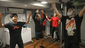 Para pemain Indonesia menjalani latihan kebugaran di Hotel Scandic, jelang perebutan Piala Thomas & Uber 2020 (Humas PP PBSI)