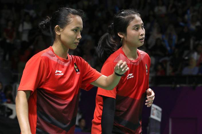 Ekspresi fokus Rizki Amelia Pradipta/Della Destiara Haris. Ekspresi fokus Rizki Amelia Pradipta/Della Destiara Haris.