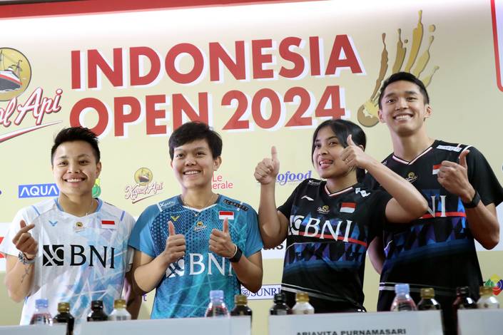 Apriyani Rahayu, Siti Fadia Silva Ramadhanti, Gregoria Mariska Tunjung, & Jonatan Christie (Djarum Badminton) Apriyani Rahayu, Siti Fadia Silva Ramadhanti, Gregoria Mariska Tunjung, & Jonatan Christie (Djarum Badminton)