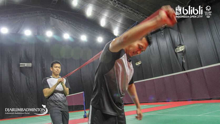 Hendra Setiawan/Mohammad Ahsan (Indonesia) saat melakukan pemanasan. Hendra Setiawan/Mohammad Ahsan (Indonesia) saat melakukan pemanasan.