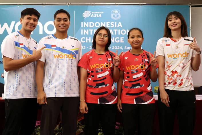 Yeremia Erich Yoche Yacob Rambitan/Rahmat Hidayat, Isyana Syahira Meida/RInjani Kwinara Nastine, & Chiara Marvella Handoyo (Humas PP PBSI) Yeremia Erich Yoche Yacob Rambitan/Rahmat Hidayat, Isyana Syahira Meida/RInjani Kwinara Nastine, & Chiara Marvella Handoyo (Humas PP PBSI)