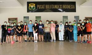 Sejumlah atlet pelatnas PBSI usai menjalani tes Swab.