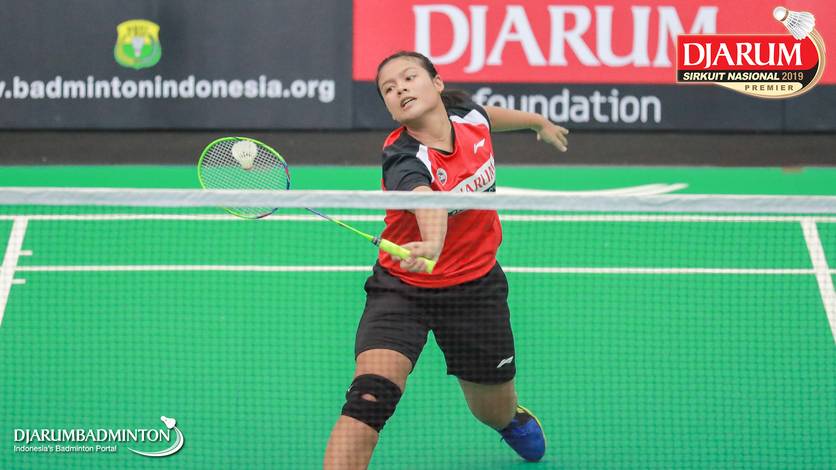 Komang Ayu Cahya Dewi (PB Djarum Kudus) menyambut pengembalian. Komang Ayu Cahya Dewi (PB Djarum Kudus) menyambut pengembalian.