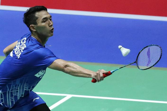 Jonatan Christie (Indonesia) menghadang serangan. Jonatan Christie (Indonesia) menghadang serangan.
