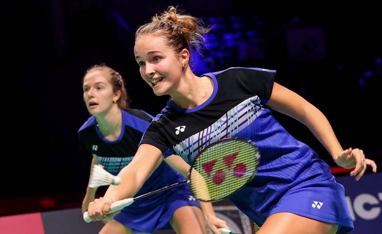 Amalie Schulz/Christine Busch (Denamrk) bersiap menghadang serangan. (Foto: BWF) Amalie Schulz/Christine Busch (Denamrk) bersiap menghadang serangan. (Foto: BWF)