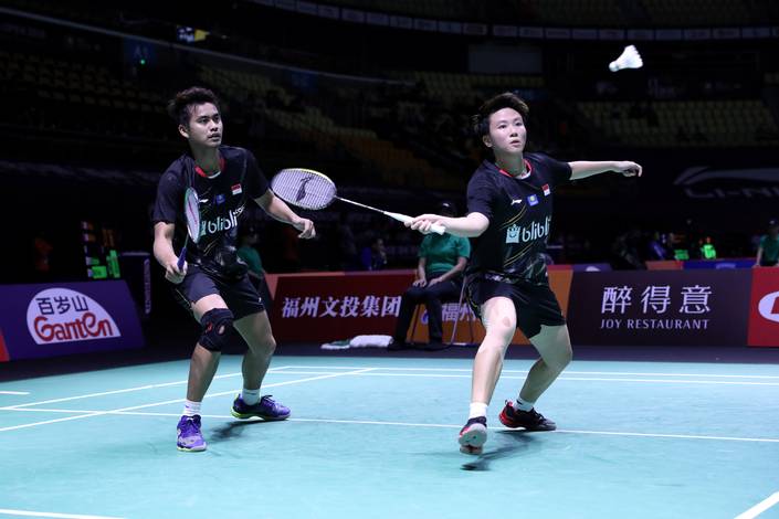 Tontowi Ahmad/Liliyana Natsir bersiap menyambut pengembalian. Tontowi Ahmad/Liliyana Natsir bersiap menyambut pengembalian.