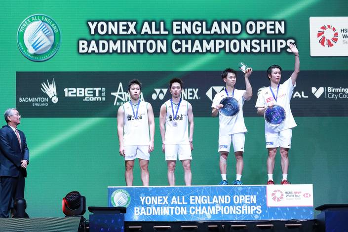 Ganda putra Indonesia, Kevin Sanjaya Sukamuljo/Marcus Fernaldi Gideon (kiri) bersama pasangan Jepang, Hiroyuki Endo/Yuta Watanabe. (Foto: PP PBSI) Ganda putra Indonesia, Kevin Sanjaya Sukamuljo/Marcus Fernaldi Gideon (kiri) bersama pasangan Jepang, Hiroyuki Endo/Yuta Watanabe. (Foto: PP PBSI)