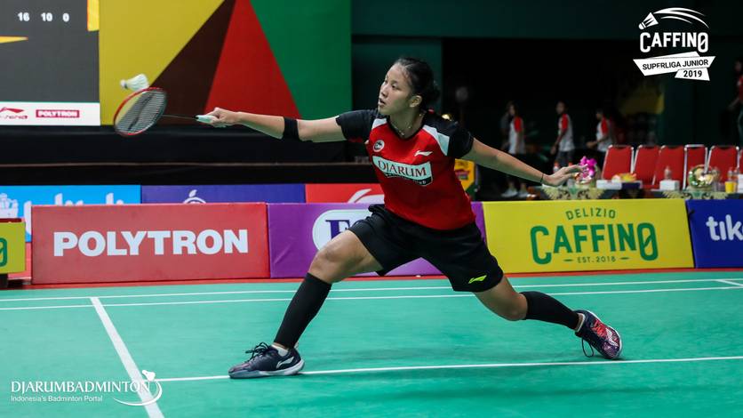 Aisha Galuh Maheswari (tim Kaliyetno) mengembalikan shuttlecock. Aisha Galuh Maheswari (tim Kaliyetno) mengembalikan shuttlecock.