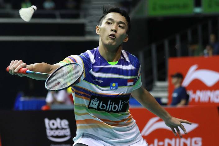 Jonatan Christie (Indonesia) mengembalikan shuttlecock. Jonatan Christie (Indonesia) mengembalikan shuttlecock.