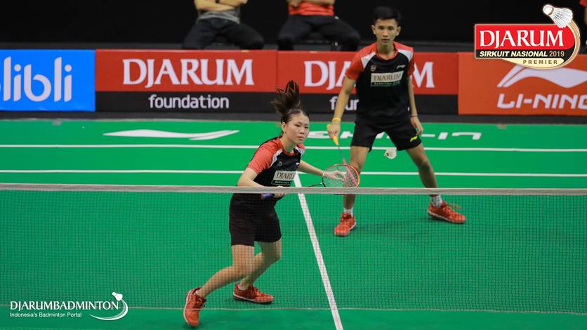 M. Lucky Andres Apriyanda/Helena Ayu Puspitasari (PB Djarum Kudus) bersiap menyambut pengembalian. M. Lucky Andres Apriyanda/Helena Ayu Puspitasari (PB Djarum Kudus) bersiap menyambut pengembalian.
