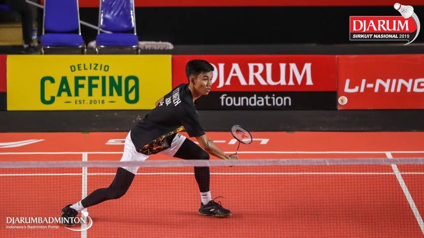 Dinar Taufiqul Hafizh (PB AIC Badminton Academy) bersiap menghadang serangan. Dinar Taufiqul Hafizh (PB AIC Badminton Academy) bersiap menghadang serangan.
