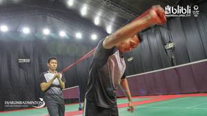 Hendra Setiawan dan M Ahsan melakukan pemanasan di Warming Up Hall
