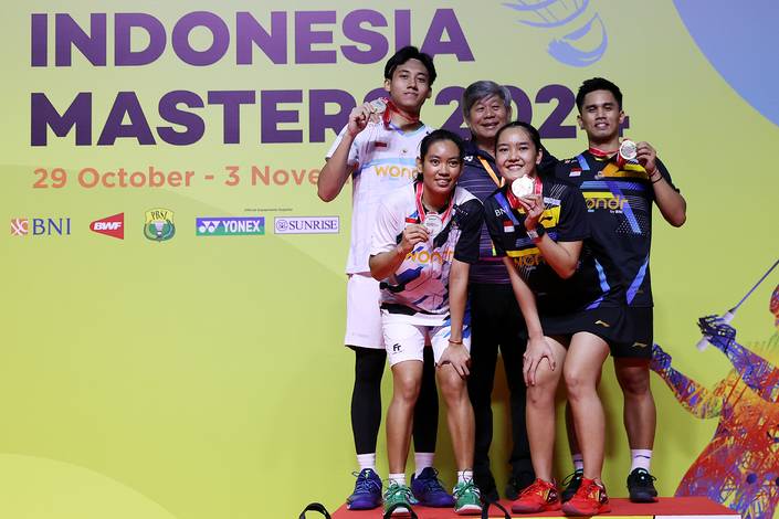 Amri Syahnawi/Nita Violina, Marwan Faza/Aisyah Salsabila Putri Pranata, & Herry Iman Pierngadi (Humas PP PBSI) Amri Syahnawi/Nita Violina, Marwan Faza/Aisyah Salsabila Putri Pranata, & Herry Iman Pierngadi (Humas PP PBSI)