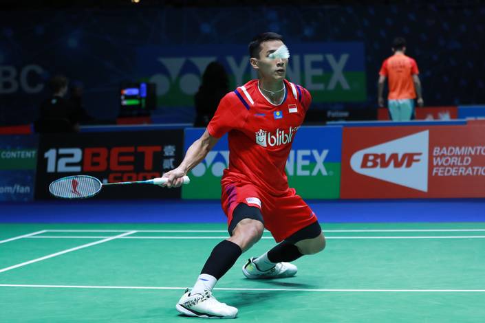 Jonatan Christie (Indonesia) bersiap menghadang pengembalian. Jonatan Christie (Indonesia) bersiap menghadang pengembalian.