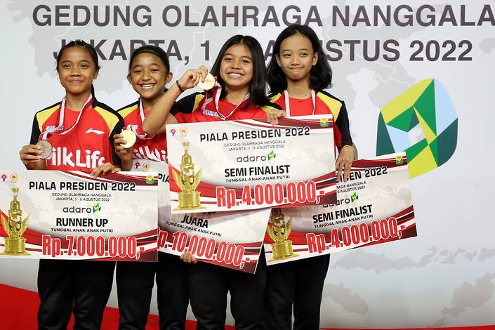 Para juara kategori Tunggal Anak-anak Putri pada Piala Presiden 2022 (Djarum Badminton) Para juara kategori Tunggal Anak-anak Putri pada Piala Presiden 2022 (Djarum Badminton)