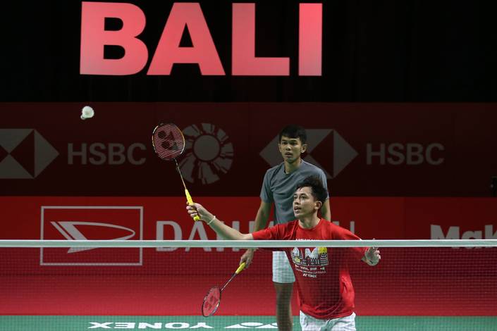 Fajar Alfian dan Muhammad Rian Ardianto pada sesi latihan jelang Indonesia Masters 2021 (Humas PP PBSI)