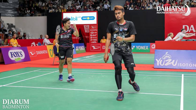 Apriyani Rahayu (kiri) saat bermain rangkap di nomor ganda campuran bersama Tontowi Ahmad. Apriyani Rahayu (kiri) saat bermain rangkap di nomor ganda campuran bersama Tontowi Ahmad.