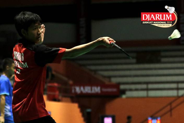 Bagas Kristianto Nugroho (PB Djarum Kudus) menyambut pengembalian. Bagas Kristianto Nugroho (PB Djarum Kudus) menyambut pengembalian.
