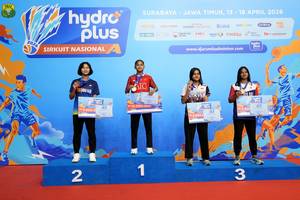 Podium kategori Tunggal Remaja Putri pada HYDROPLUS Sirkuit Nasional A Jawa Timur (Djarum Badminton)
