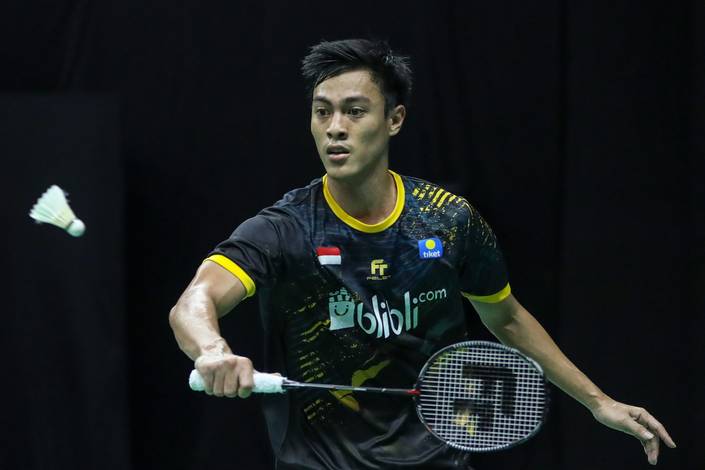 Shesar Hiren Rhustavito bersiap menyambut pengembalian. Shesar Hiren Rhustavito bersiap menyambut pengembalian.