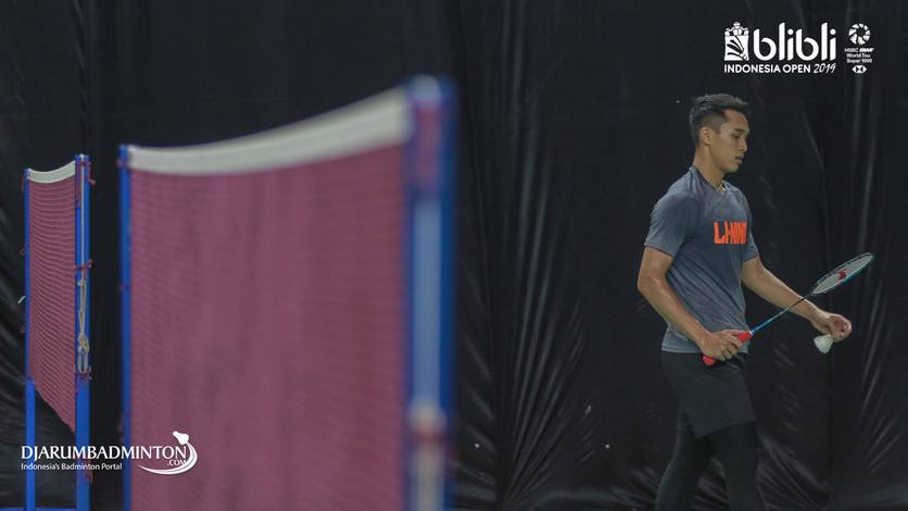 Jonatan Christie (Indonesia) saat melakukan pemanasan. Jonatan Christie (Indonesia) saat melakukan pemanasan.