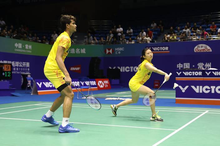 Ricky Karanda Suwardi/Debby Susanto menyambut pengembalian. Ricky Karanda Suwardi/Debby Susanto menyambut pengembalian.