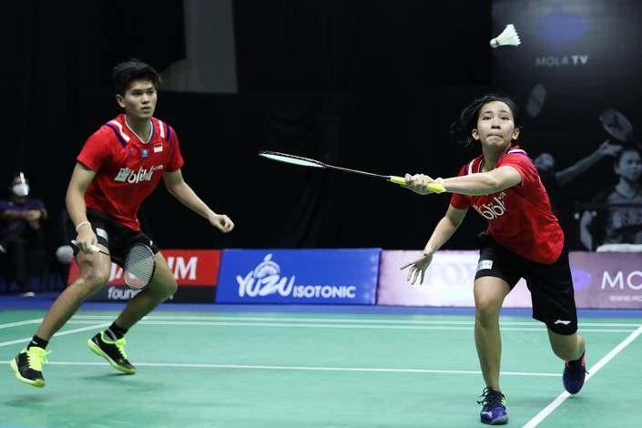 Adnan Maulana/Mychelle Crhystine Bandaso menyambut pengembalian. Adnan Maulana/Mychelle Crhystine Bandaso menyambut pengembalian.