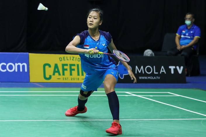 Putri Kusuma Wardani bersiap menghadang pengembalian. Putri Kusuma Wardani bersiap menghadang pengembalian.